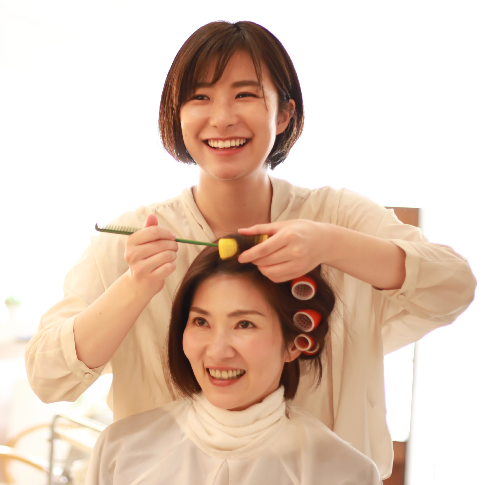 笑顔の美容師